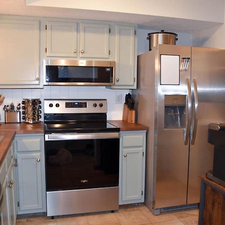 Cozy Mountain Getaway! Mountain Views! 2 Bed, 2 Bath, Sleeps 6 Lejlighed Gatlinburg Eksteriør billede