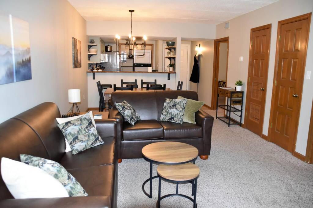 Cozy Mountain Getaway! Mountain Views! 2 Bed, 2 Bath, Sleeps 6 Lejlighed Gatlinburg Eksteriør billede