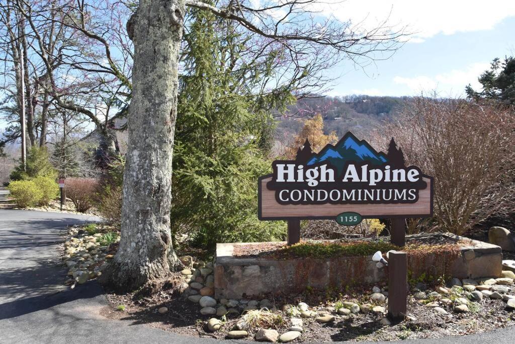 Cozy Mountain Getaway! Mountain Views! 2 Bed, 2 Bath, Sleeps 6 Lejlighed Gatlinburg Eksteriør billede
