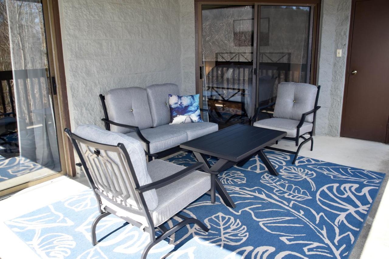 Cozy Mountain Getaway! Mountain Views! 2 Bed, 2 Bath, Sleeps 6 Lejlighed Gatlinburg Eksteriør billede