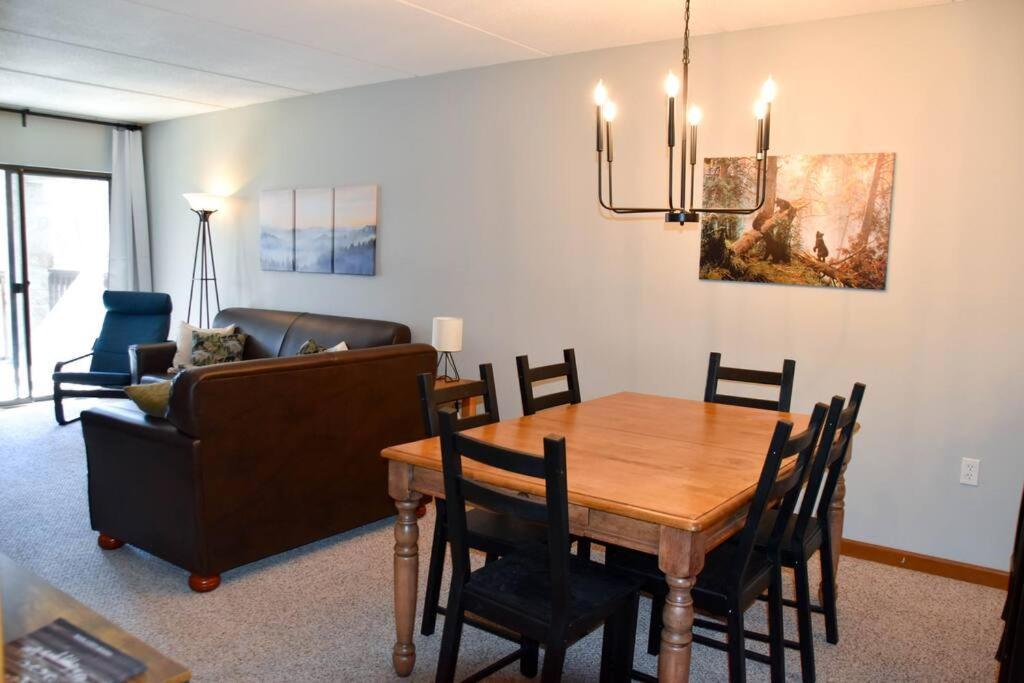 Cozy Mountain Getaway! Mountain Views! 2 Bed, 2 Bath, Sleeps 6 Lejlighed Gatlinburg Eksteriør billede