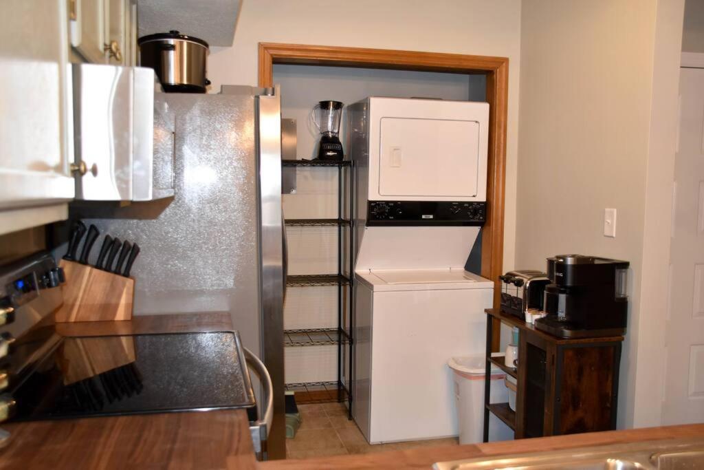 Cozy Mountain Getaway! Mountain Views! 2 Bed, 2 Bath, Sleeps 6 Lejlighed Gatlinburg Eksteriør billede