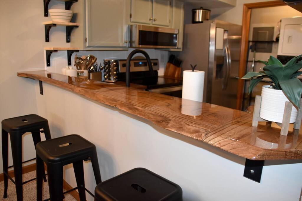 Cozy Mountain Getaway! Mountain Views! 2 Bed, 2 Bath, Sleeps 6 Lejlighed Gatlinburg Eksteriør billede